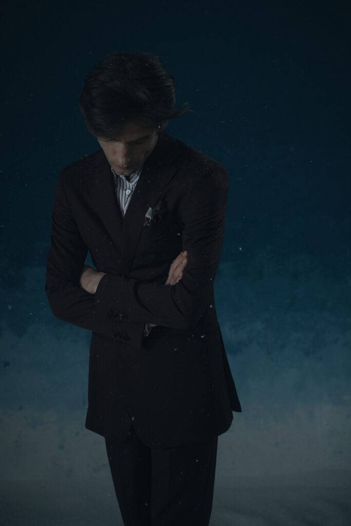 Mantel aus schwerer, dunkelblauer Casentino-Wolle — Monokel Berlin