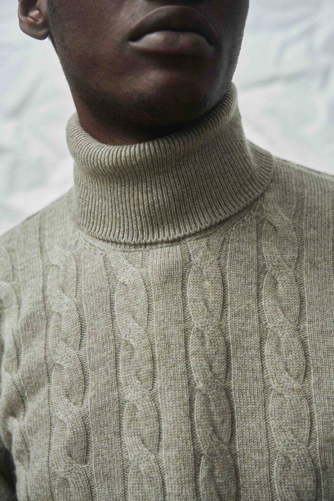 L. Moss Green Cashmere Rollkragen Knit — Monokel Berlin