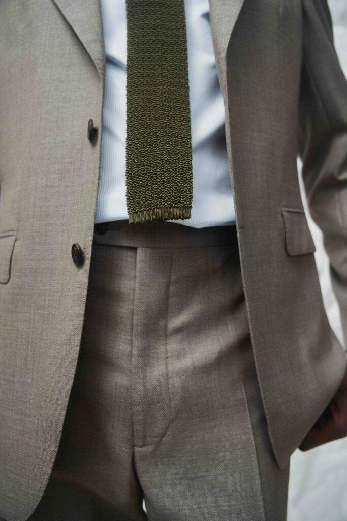 Taupe S130 Wool Microweave Maßanzug — Monokel Berlin