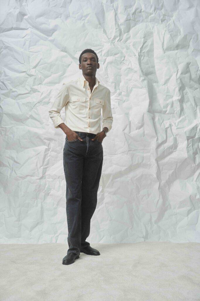 Cream Flannel Overshirt mit Black Washed Jeans — Monokel Berlin