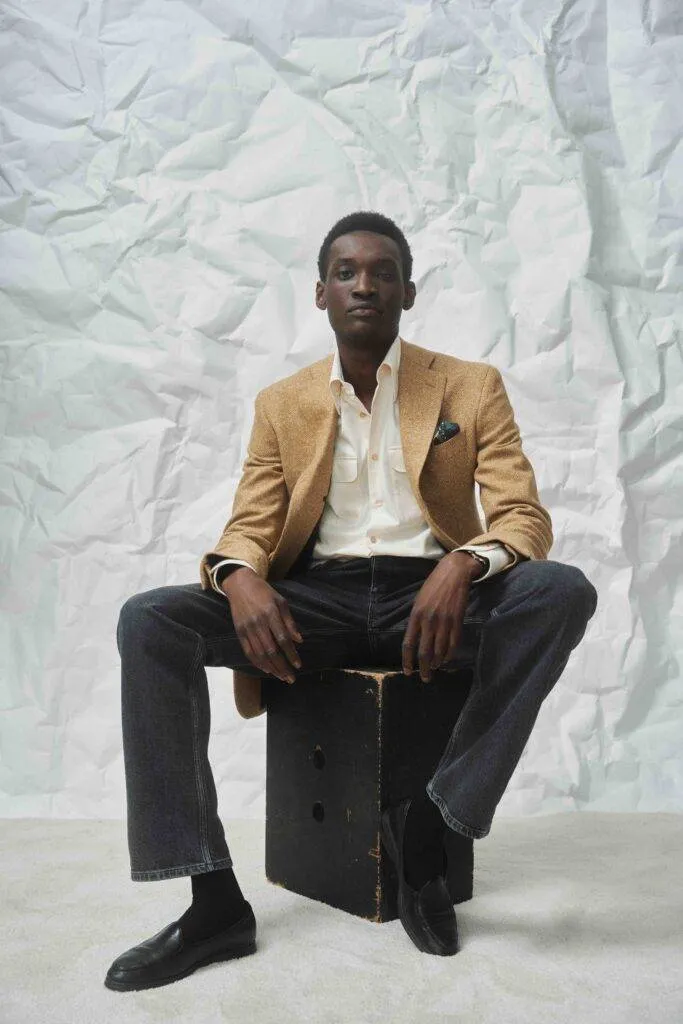 Mustard Wool/Silk Jacket mit Black Washed Jeans