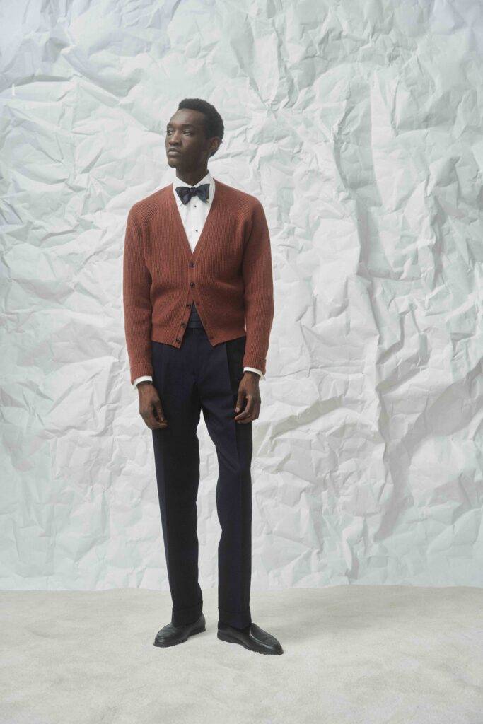 Terracotta Cashmere Cardigan & High twisted Twillhose — Monokel Berlin