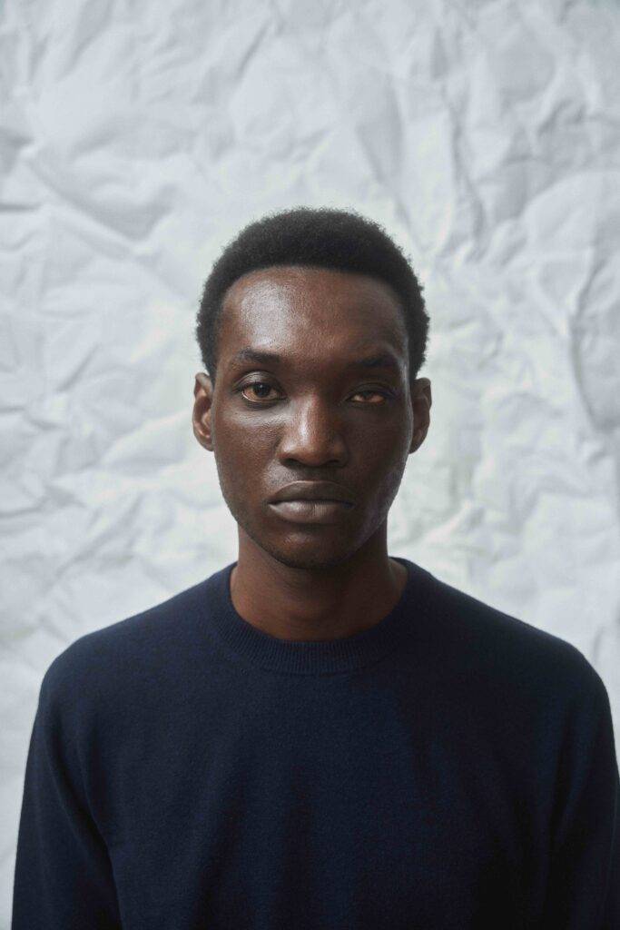 Midnight Blue Crew Neck Wool Cashmere Knit mit Ferla Alpaca Hose — Monokel Berlin