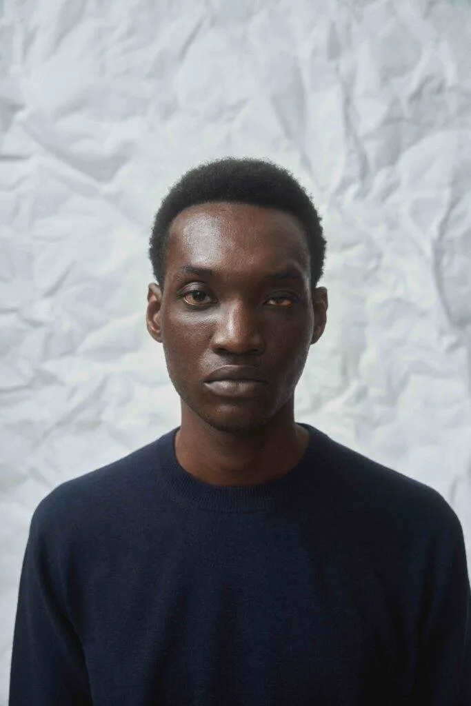 Midnight Blue Crew Neck Wool Cashmere Knit mit Ferla Alpaca Hose — Monokel Berlin