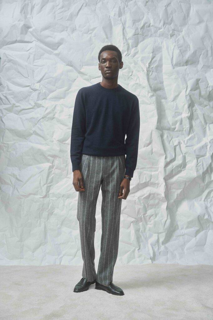 Midnight Blue Crew Neck Wool Cashmere Knit mit Ferla Alpaca Hose — Monokel Berlin