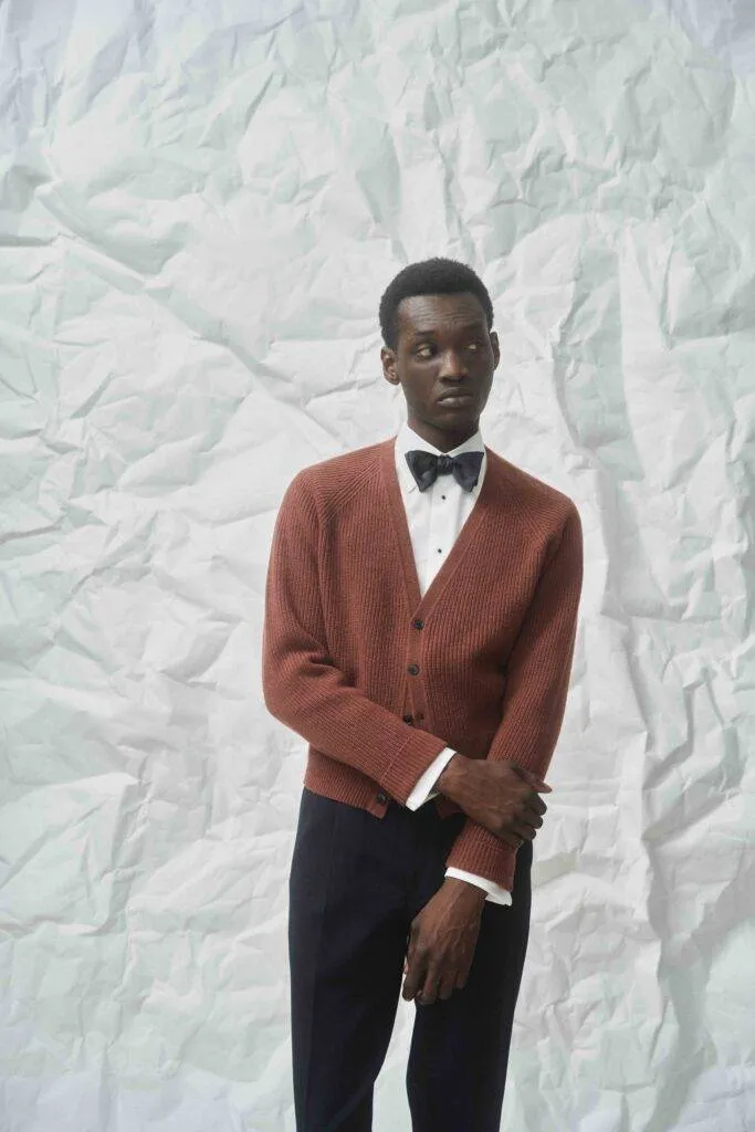 Terracotta Cashmere Cardigan & High twisted Twillhose — Monokel Berlin