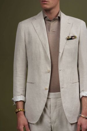Creme Leinen Maßanzug aus der Frühling Sommer 2019 Kollektion von Monokel Berlin