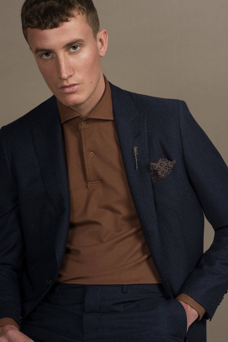 Braunes Polohemd nach Maß aus der aktuellen Kollektion