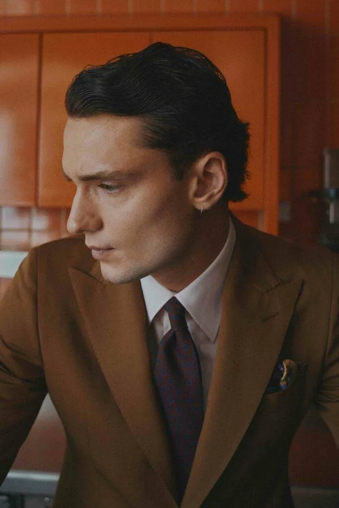 Camelfarbener Woll-Maßanzug