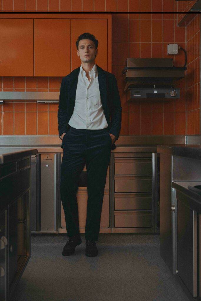 Marineblauer Casual Utility Maßanzug aus Stretch-Cord — Monokel Berlin