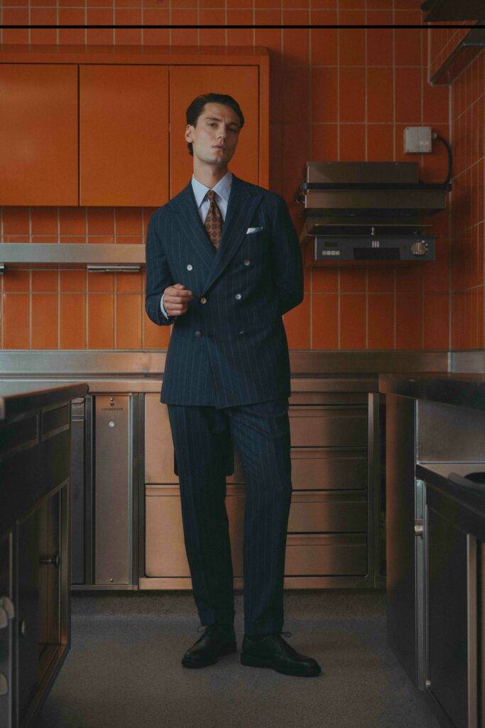 Petrolfarbener Kreidestreifen Maßanzug aus bi-elastischer Wolle