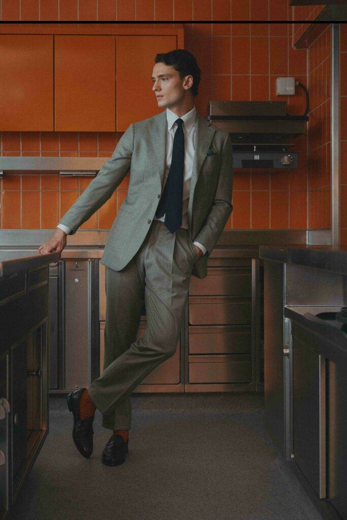 Melierter grauer Flanell-Maßanzug