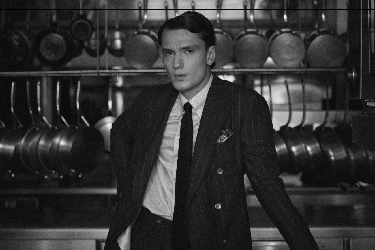 Dunkelbrauner Filz-Alpakamix-Mantel mit Fischgraetmuster — Monokel Berlin