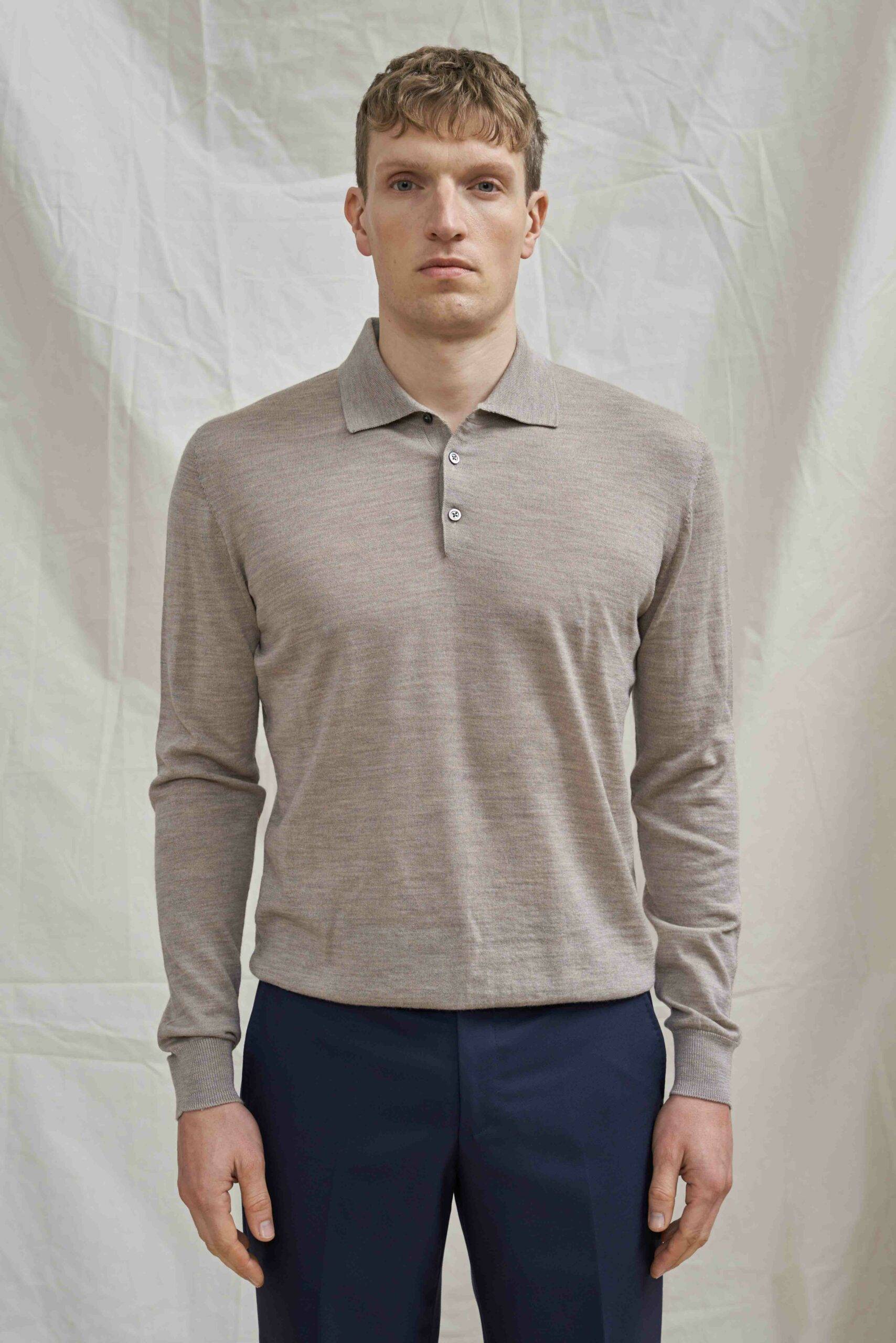 Sandfarbenes Merino-Poloshirt von Monokel Berlin