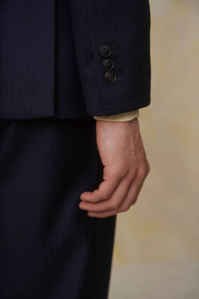 Navy Zweireiher Detail — Verarbeitung und Stoff