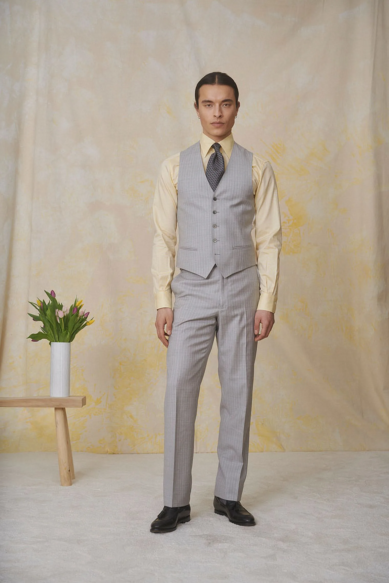 Hellgrauer Dreiteiler mit feinen Nadelstreifen S130 Wolle — Monokel Berlin