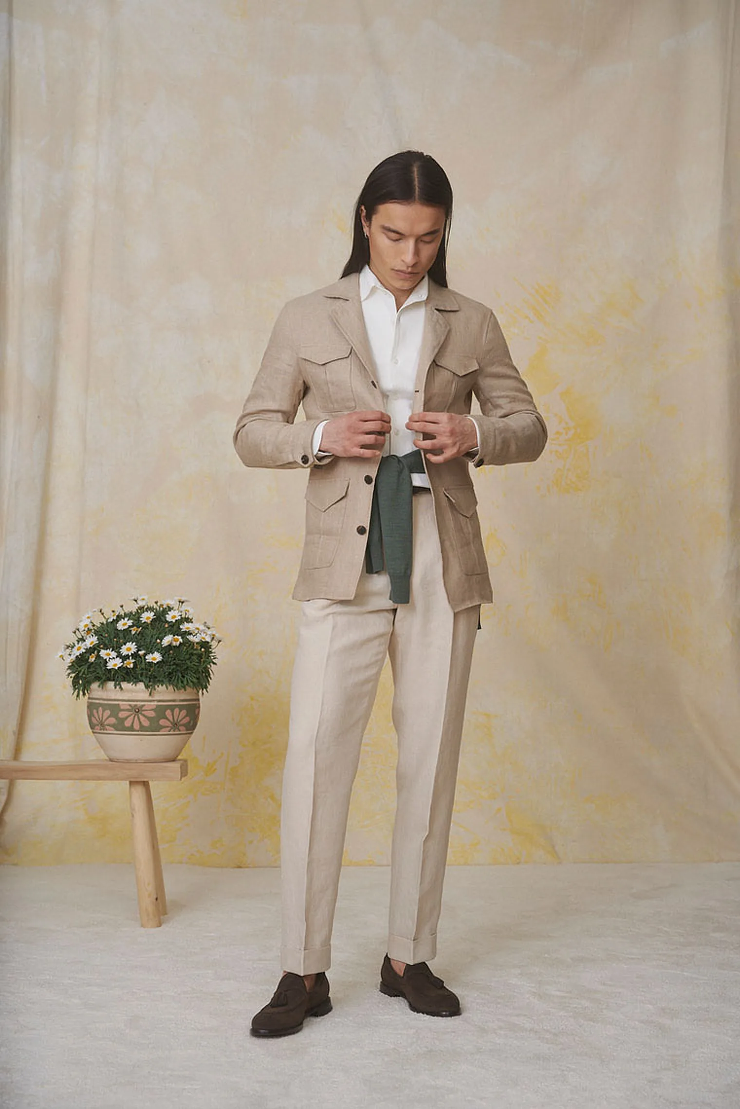 Cremefarbene Leinenhose & Khaki Irish Linen Safari Jacket — Monokel Berlin