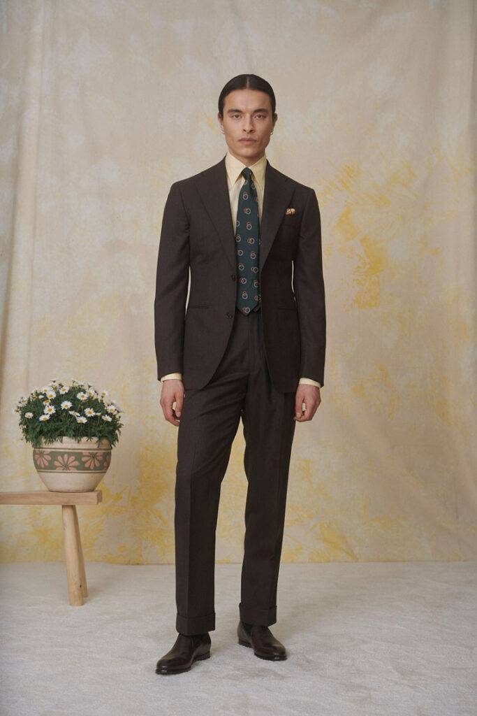 Nougat Microweave S130 Maßanzug — Full Shot