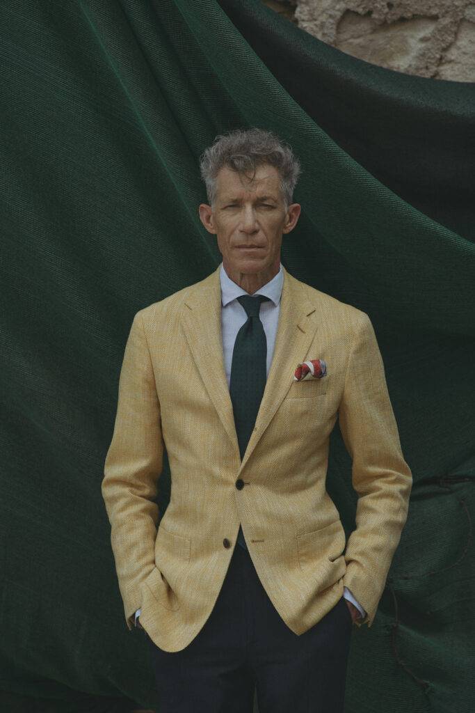 Gelbes Leinen-Maßsakko mit navy Wolle-Leinenhose — Monokel Berlin