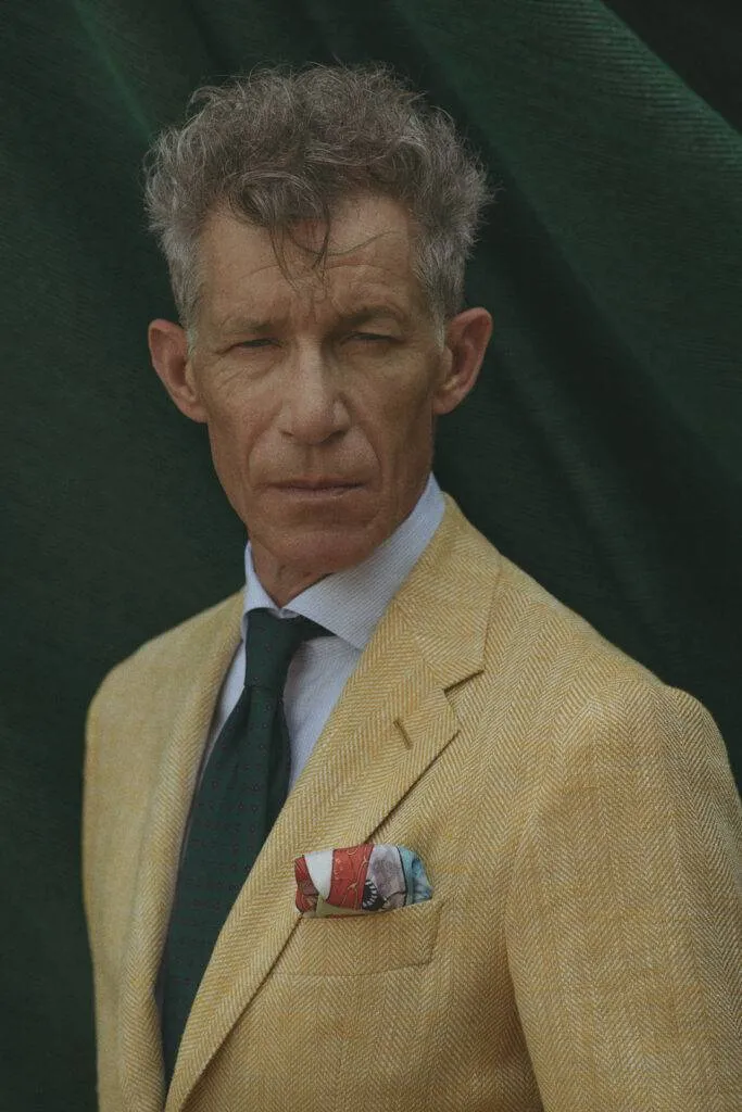 Gelbes Leinen-Maßsakko mit navy Wolle-Leinenhose, Monokel Berlin Kampagne Spring/Summer 2024