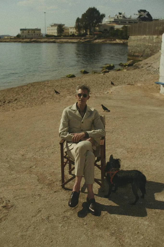 Blaues Storm blue knitted Shirt mit Safari Maßhose in Sand