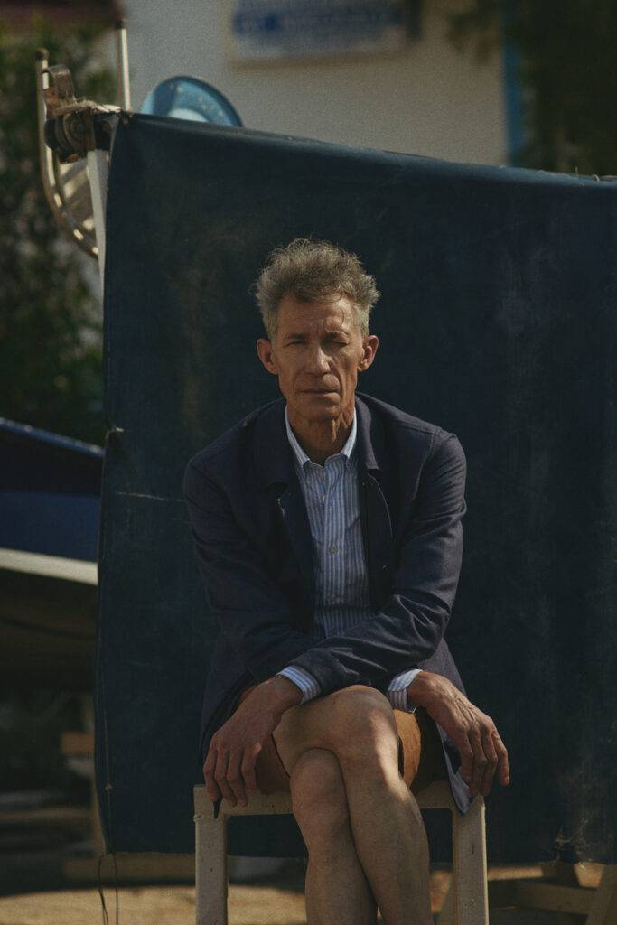 Olive green Leinen-Maßhemd mit Cognac Leinen-Bermuda nach Maß — Monokel Berlin