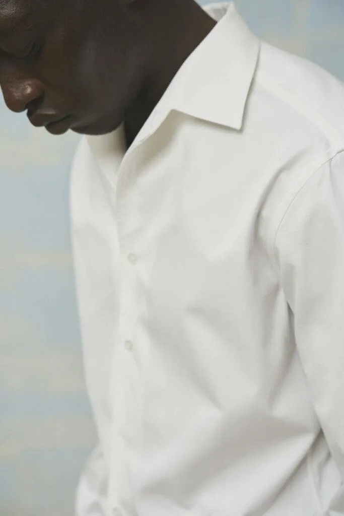 Maßhemd nach Maß — Kragen und Knopfleiste Detail