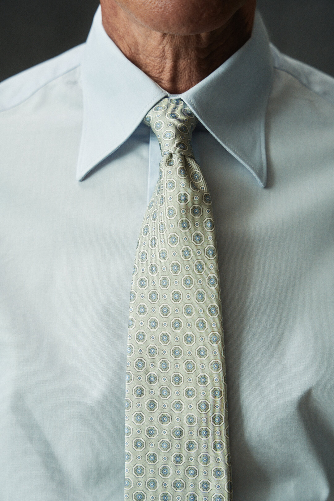 Grey Twill Anzug mit Light Blue Poplin Fil-A-Fil Hemd, Ansicht 14