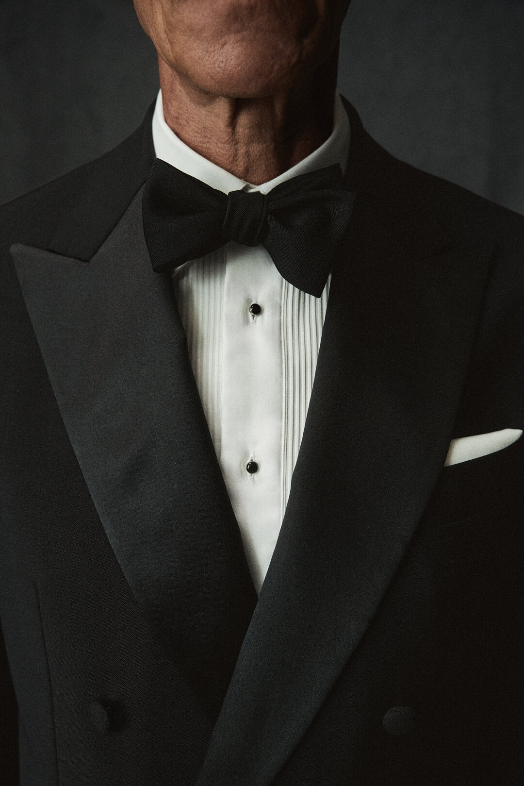 Barathea Black Smoking mit White Fine Twill Hemd — Detail