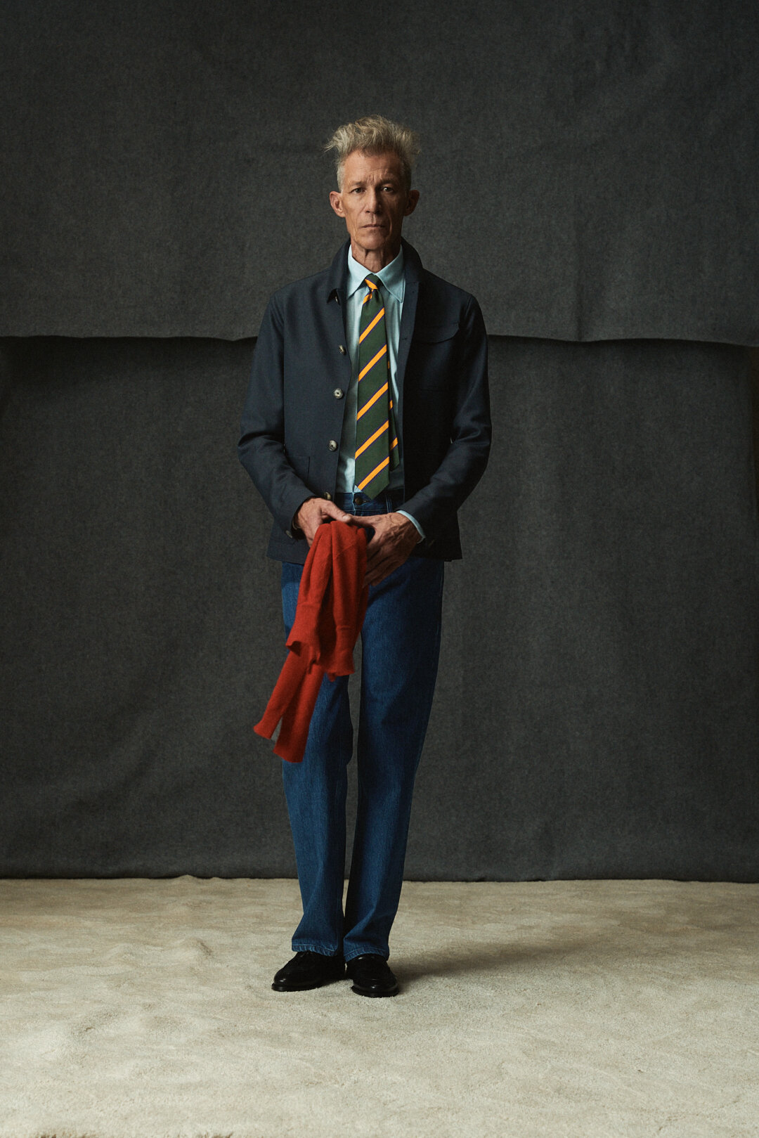 Midnight Blue Sharkskin Utility Jacket mit Light Blue Poplin Fil-A-Fil Hemd und Jeans, Ansicht 2