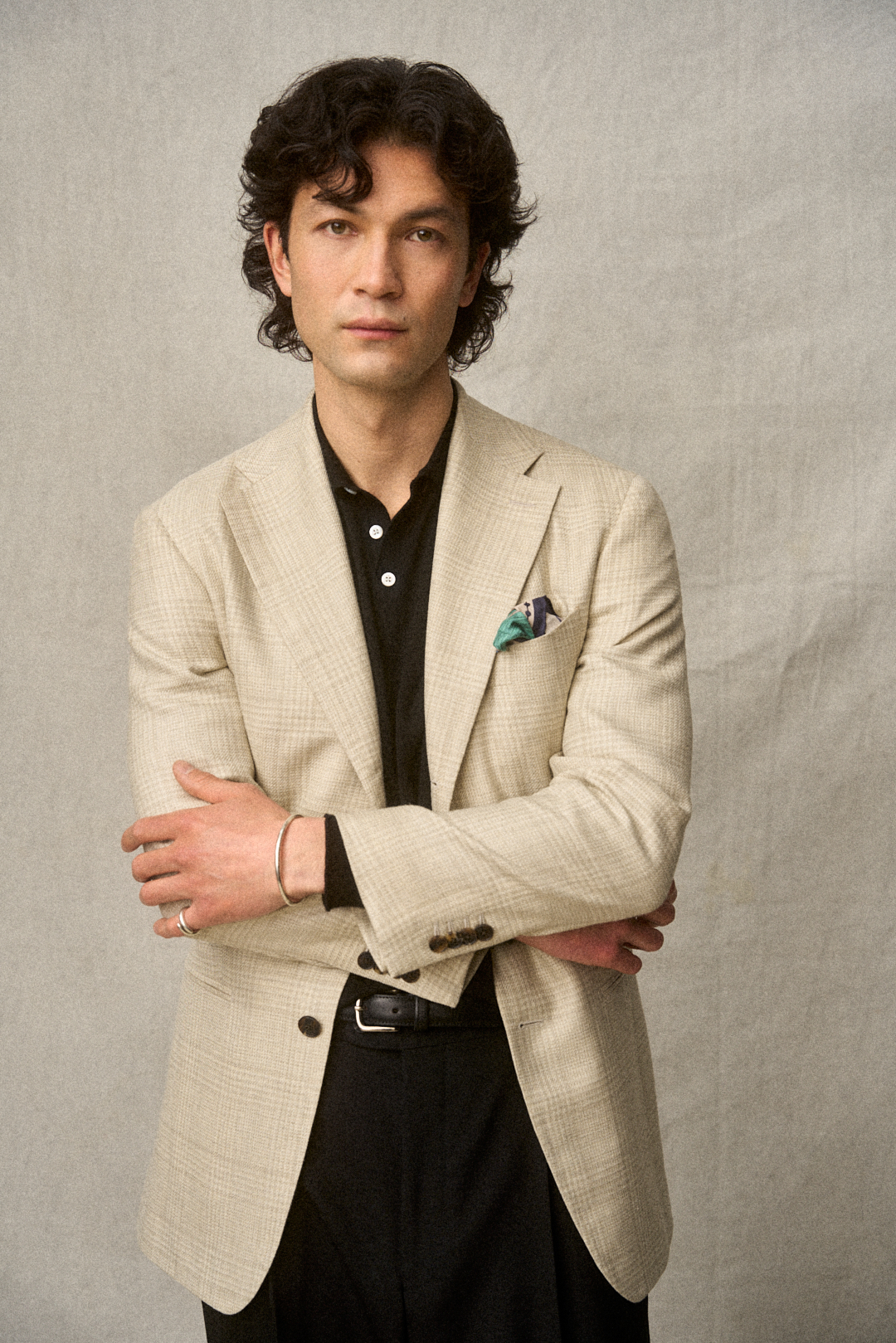 Ivory-Cream Glencheck Sakko mit schwarzem Polo, Ansicht 5