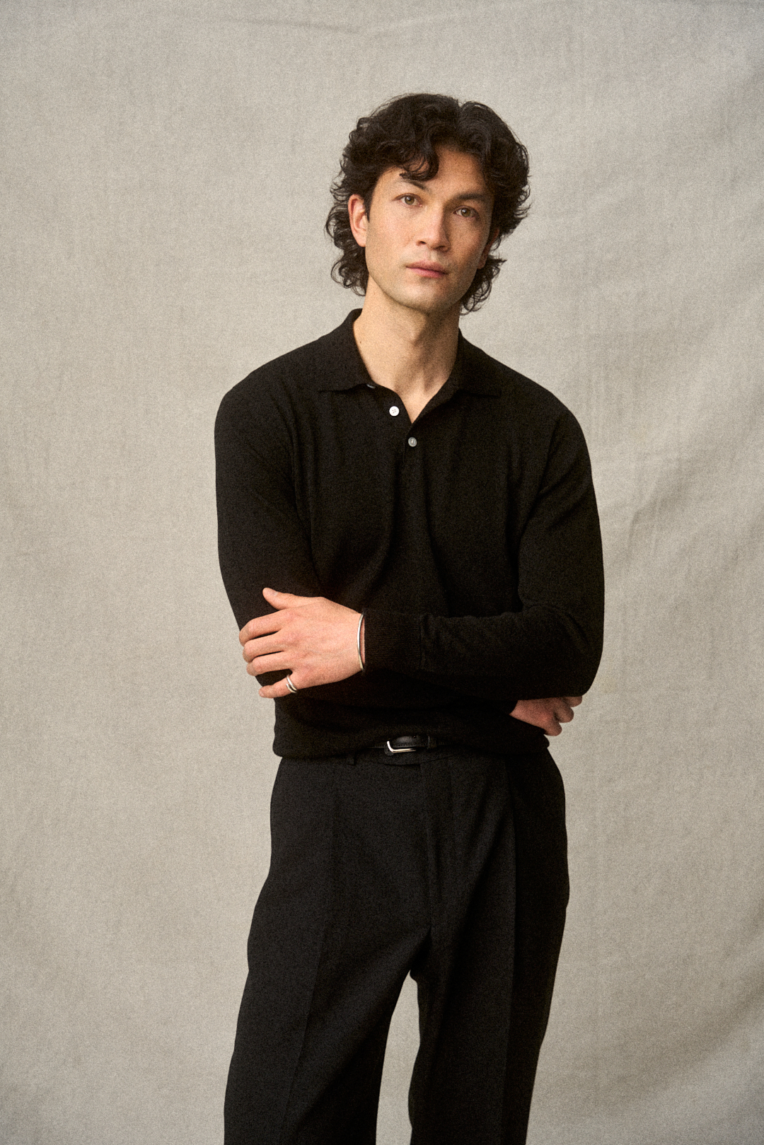 Schwarzes Polo mit Wollhose und Tassel Loafer — Monokel Berlin SS26 Lookbook