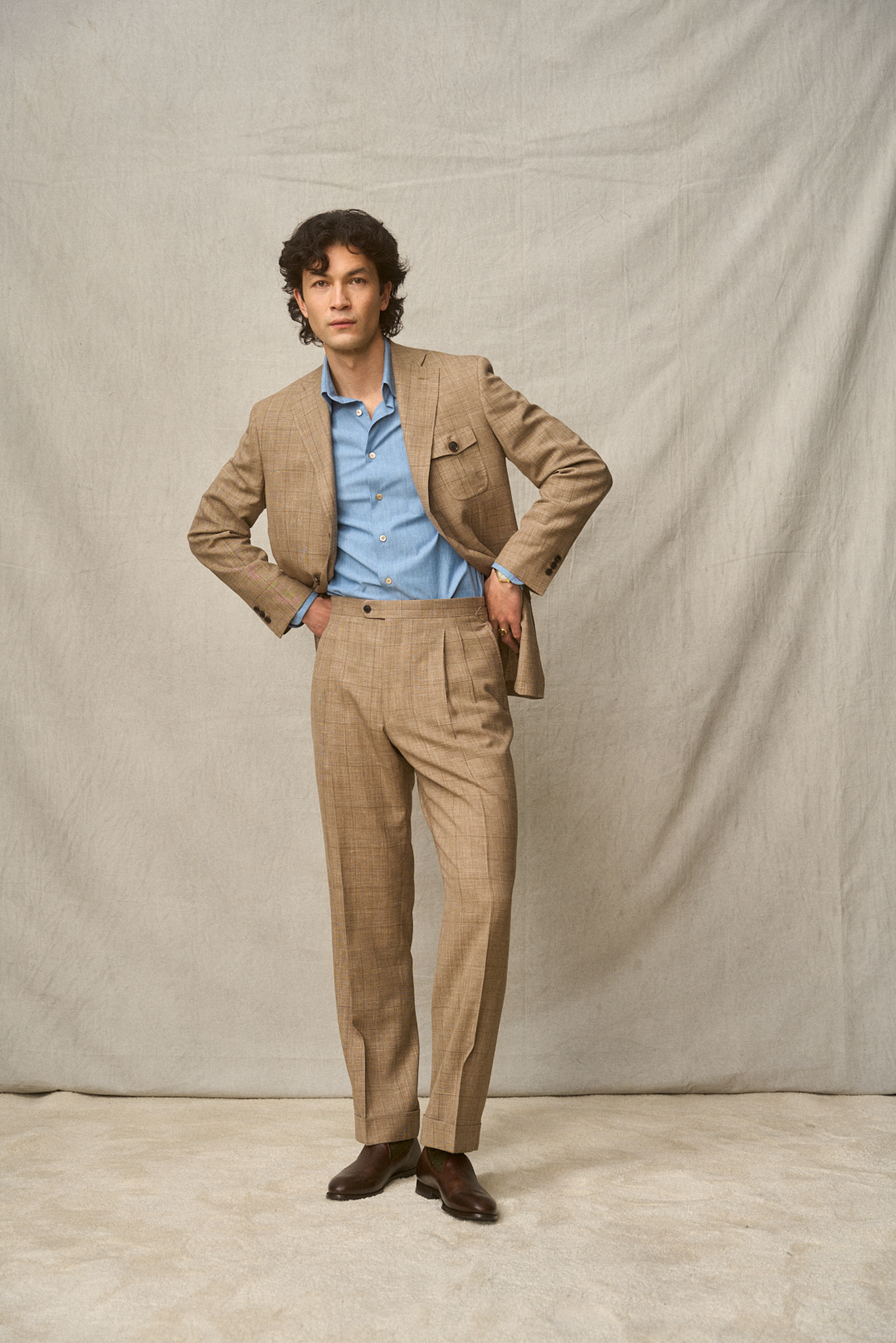 Brown-Sand Glencheck Anzug mit Denim-Hemd, Ansicht 2