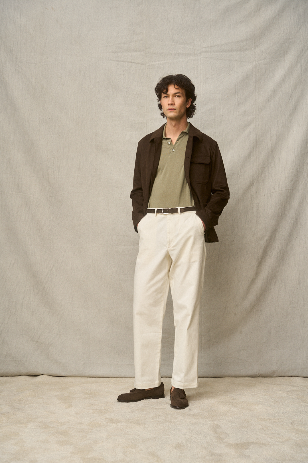 Chocolate Suede Blouson mit Off-White Chino und Knitwear, Ansicht 2