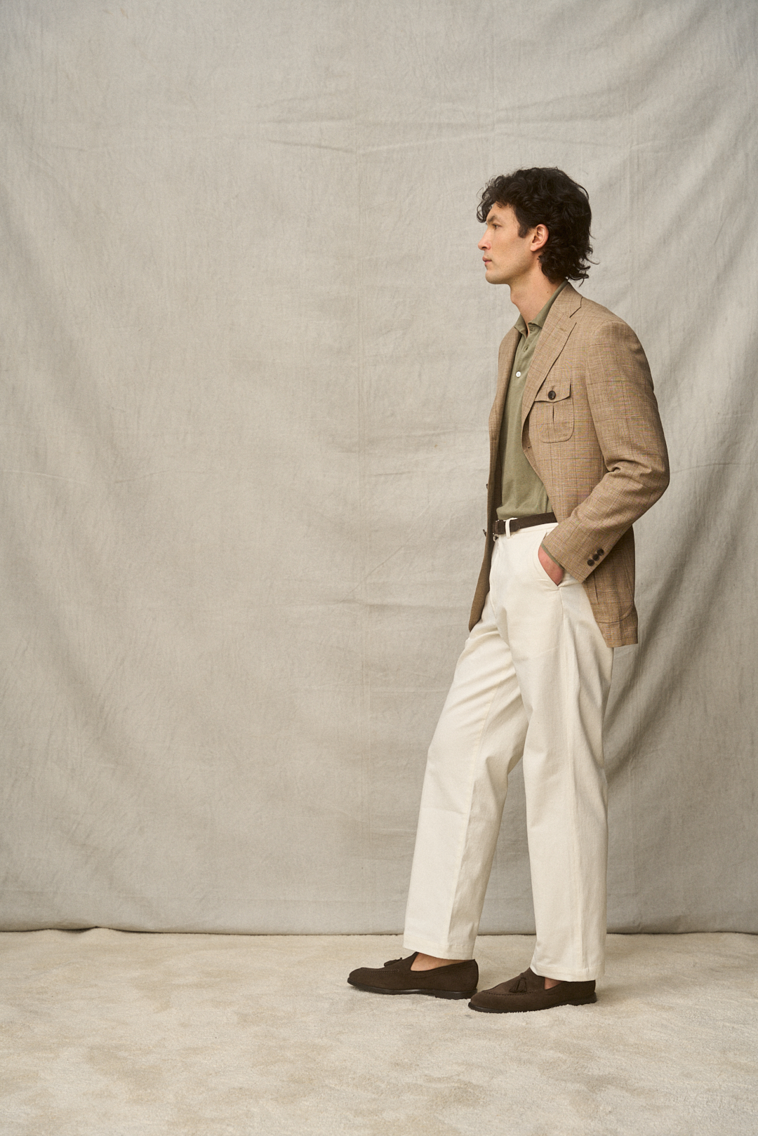 Brown-Sand Glencheck Sakko mit Off-White Chino — Monokel Berlin SS26 Lookbook