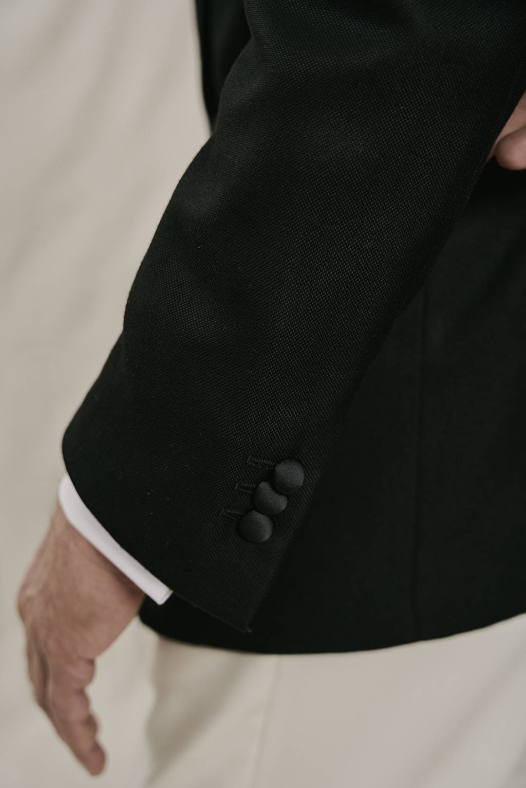 Black Bamboo Smoking — Detailansicht Revers und Knöpfe