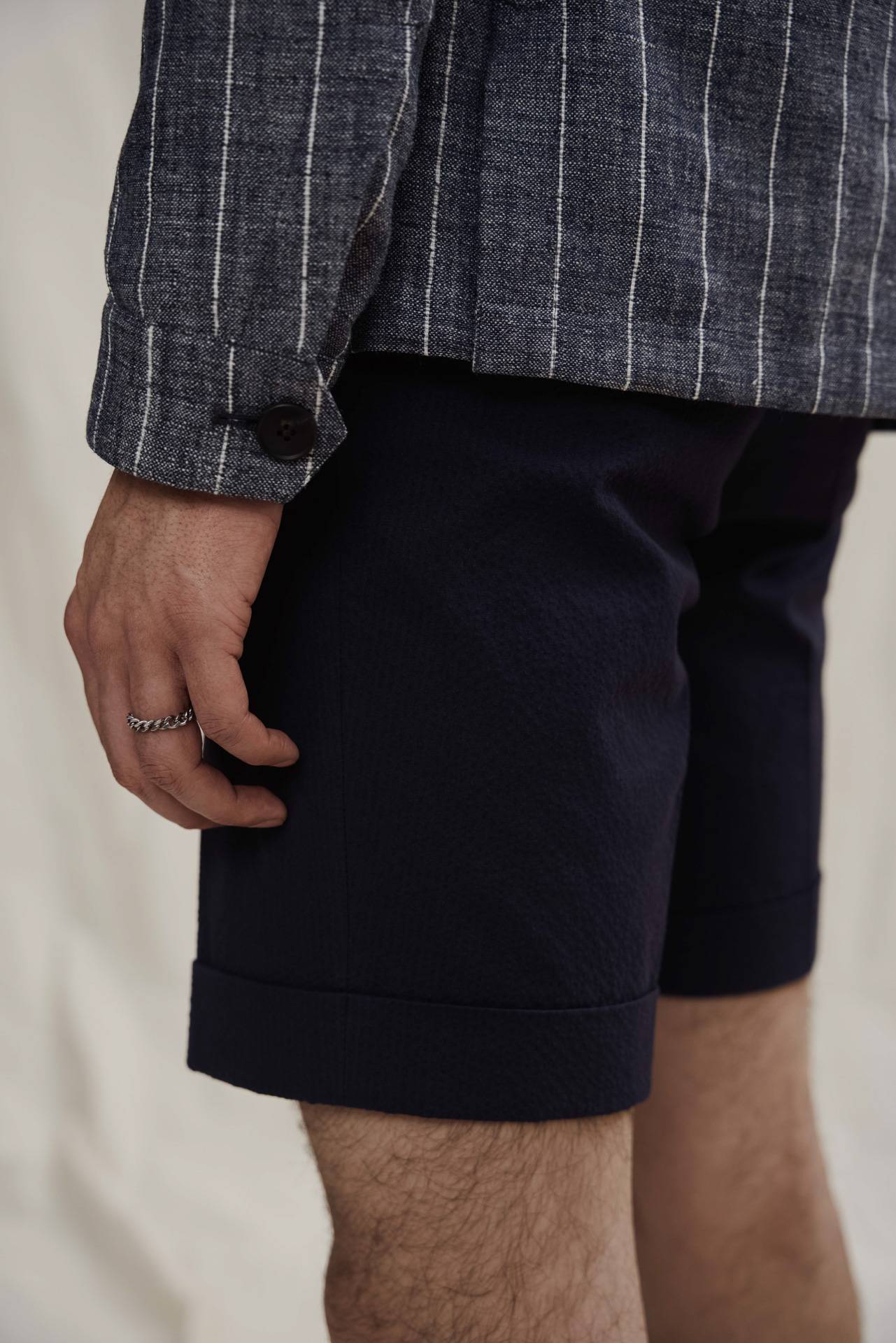 Utility Jacket im laessigen Alltagsoutfit mit Polo