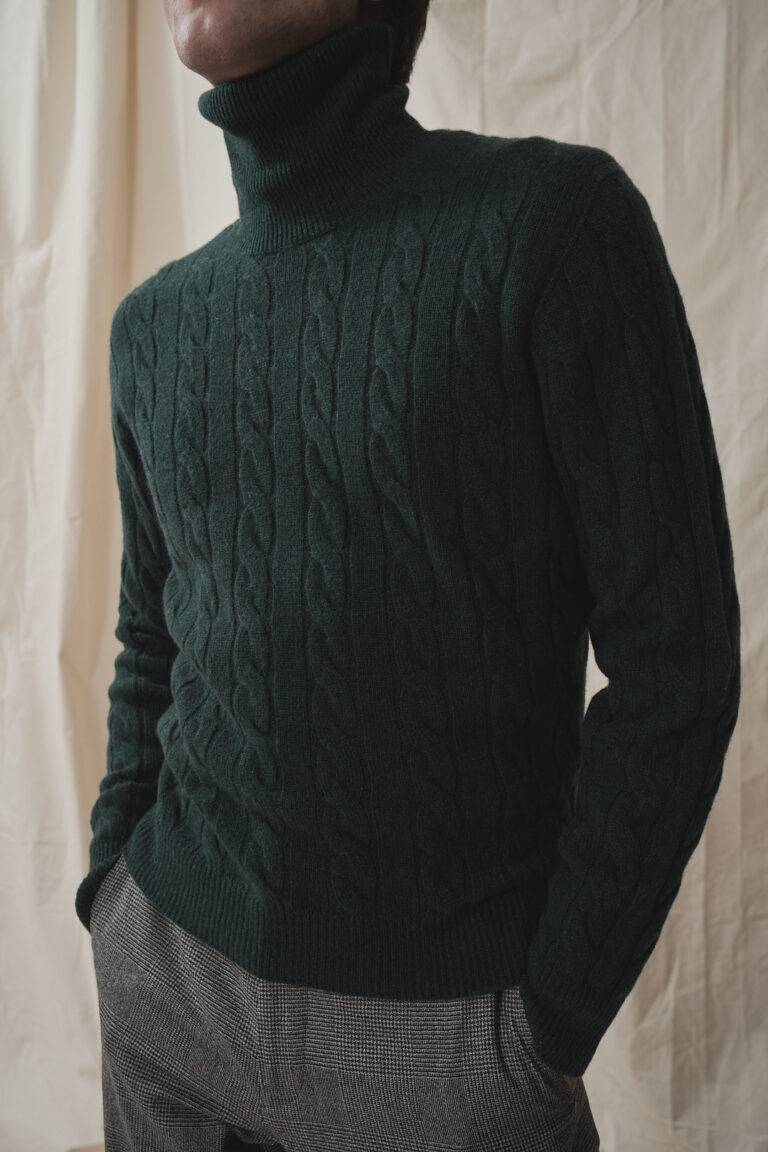 Bottle Green Cable Kaschmir Rollkragenpullover — Monokel Berlin