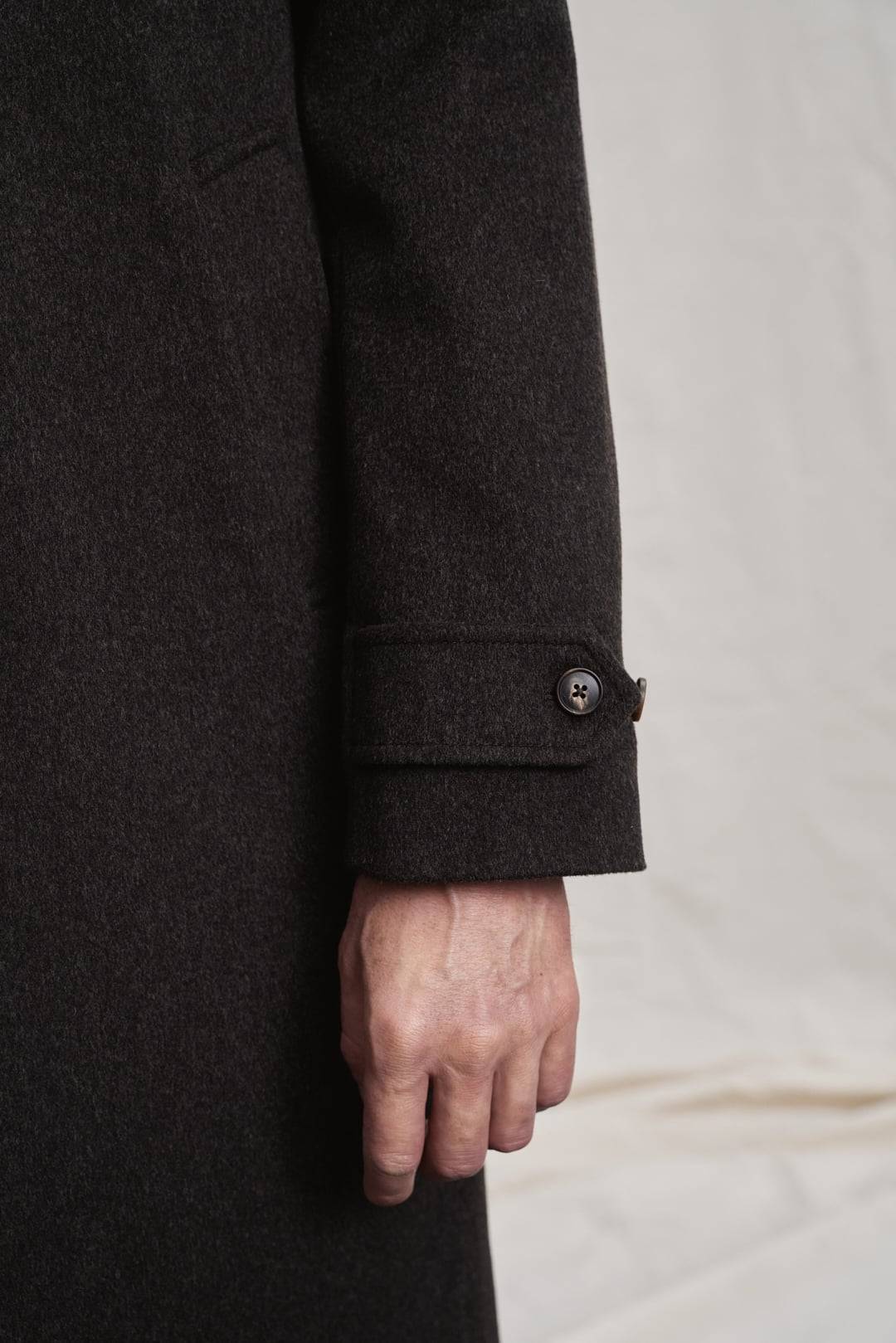 Brauner Carcoat Maßmantel — Monokel Berlin