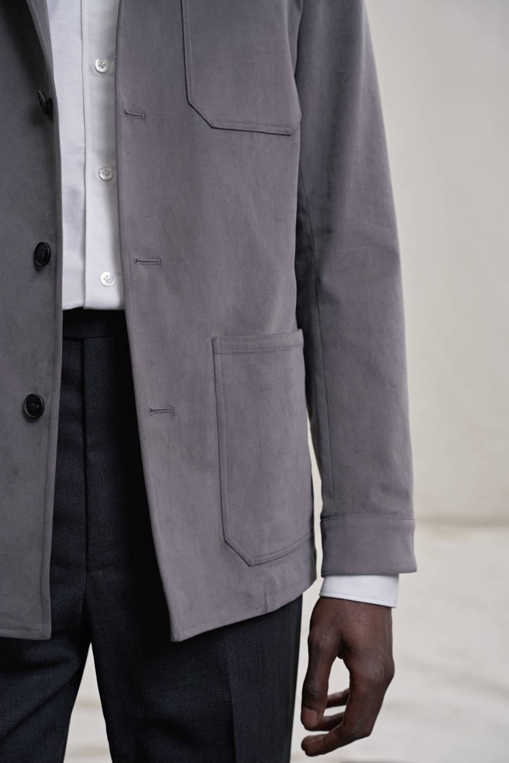 Safari Jacket Ganzkörperansicht im Sommer-Styling