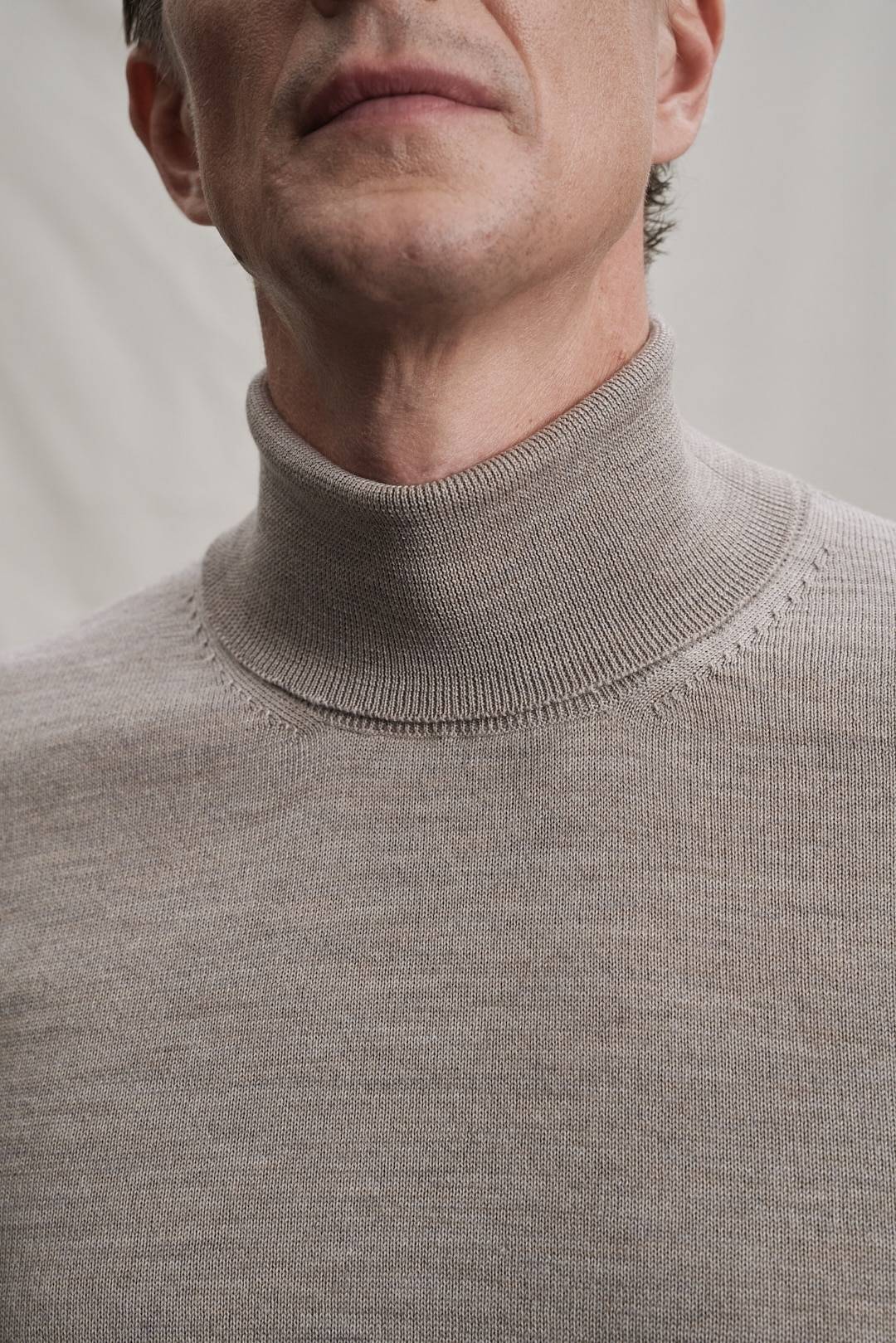 Sand Merino Rollkragen Pullover — Monokel Berlin