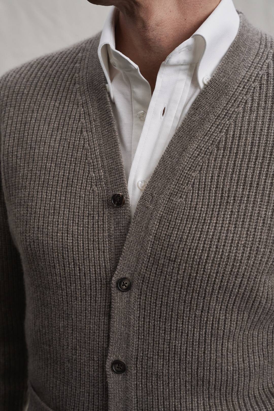Dark Taupe Kaschmir Cardigan — Monokel Berlin
