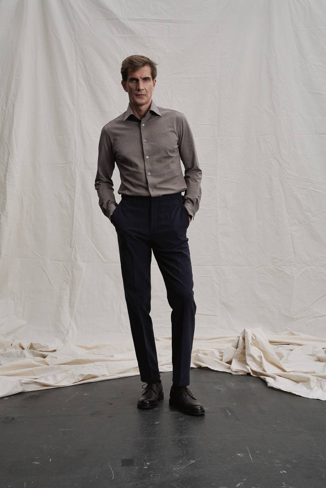 Walnussbraunes Strick-Polohemd nach Maß