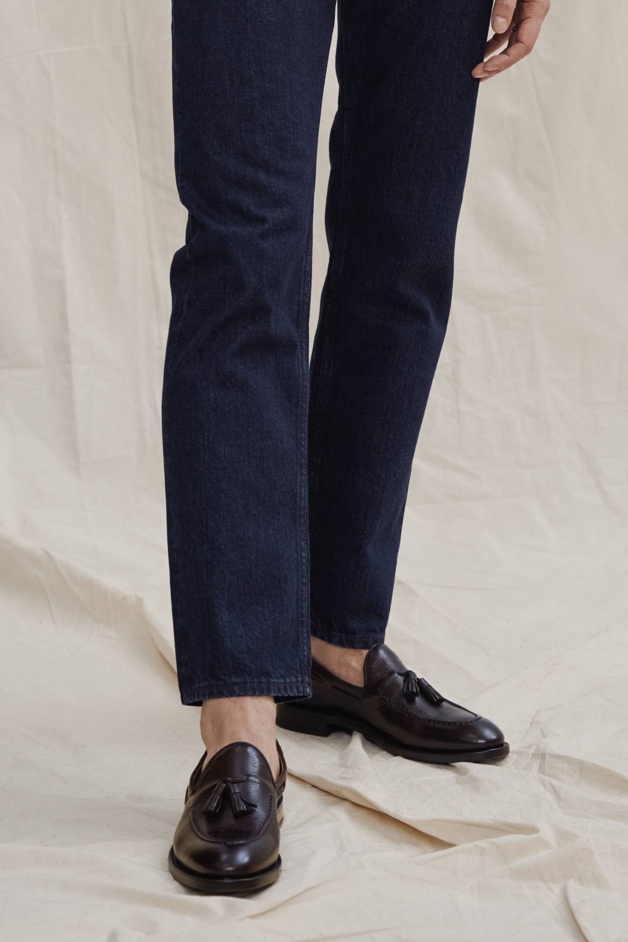 Dunkelbrauner Tassel Loafer aus genarbtem Kalbsleder mit Quasten-Detail