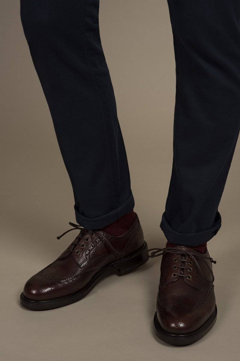 Braune Casual Derbys kombiniert mit blauer Chino nach Maß