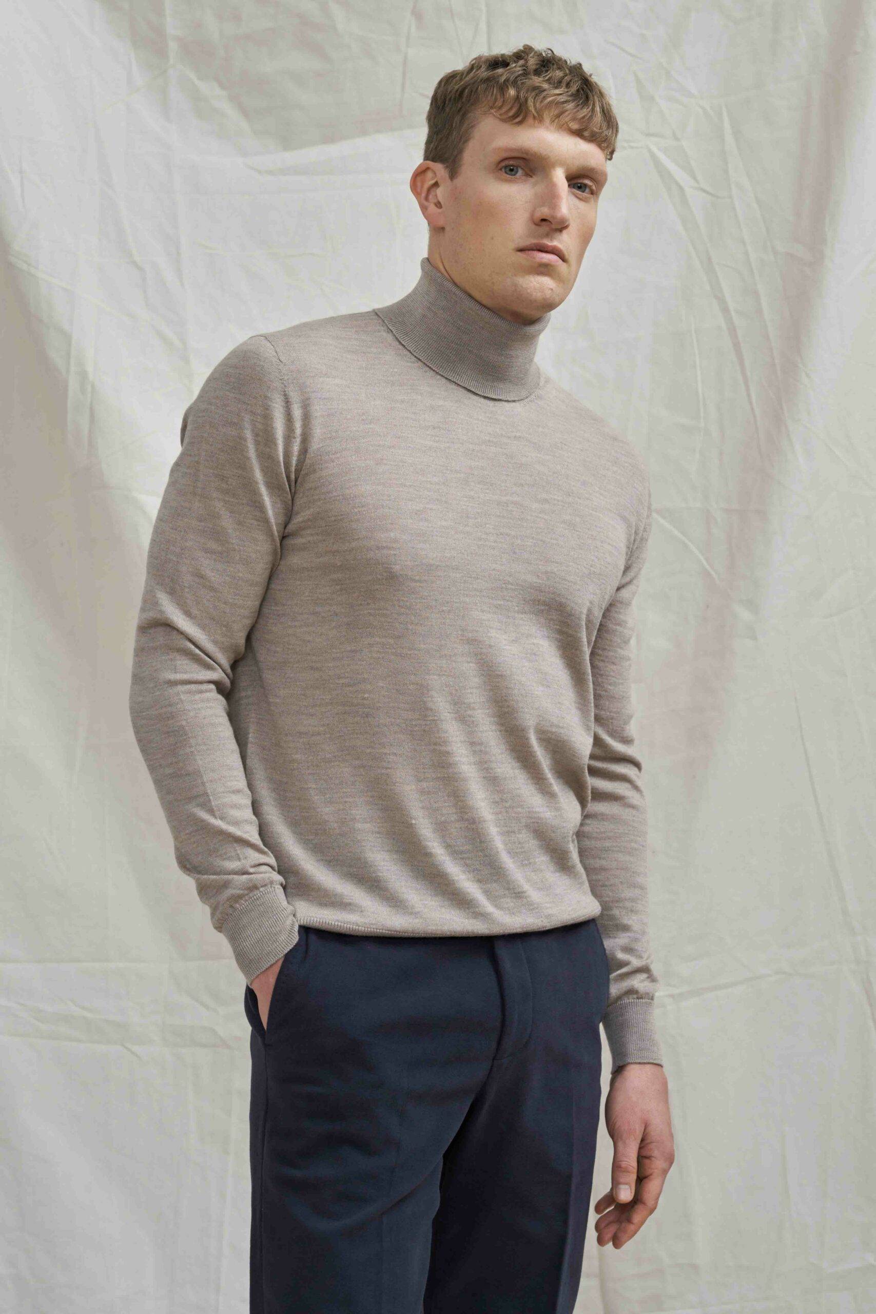 Sandfarbener Merino Rollkragen Pullover