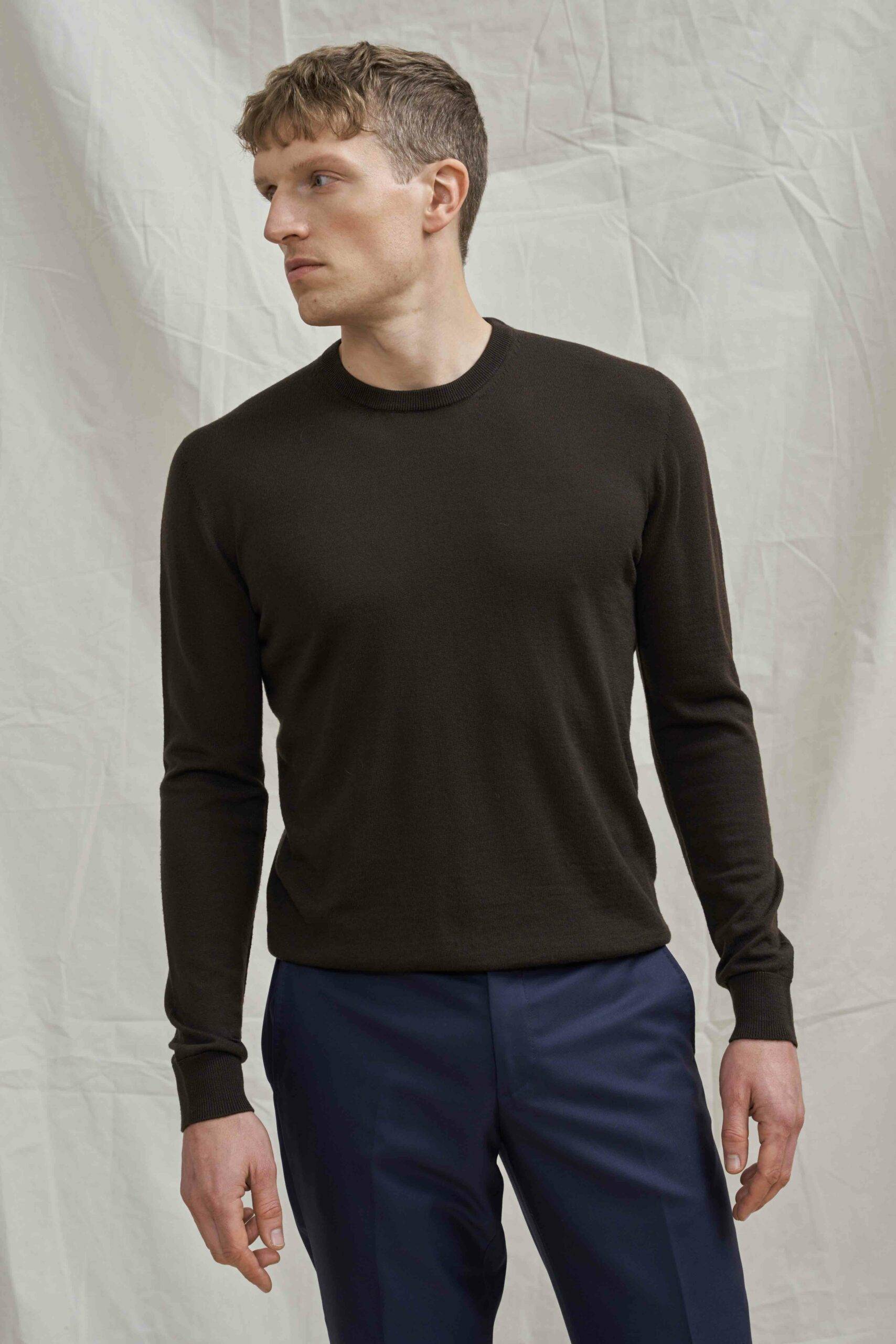 Dunkelbrauner Merino Rundhals Pullover