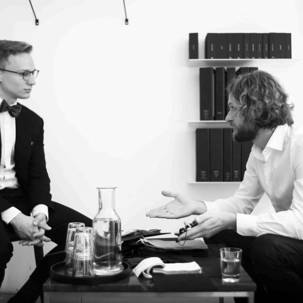 Briefing-Meeting zur Corporate Fashion Kollektion für RocVin Limousinenservice