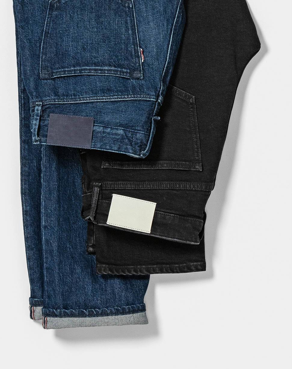 Nahaufnahme von Raw Denim Maßjeans mit authentischer Patina