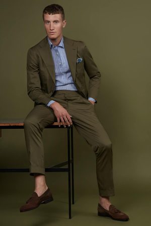 Heller Baumwoll-Maßanzug aus der Sommerkollektion